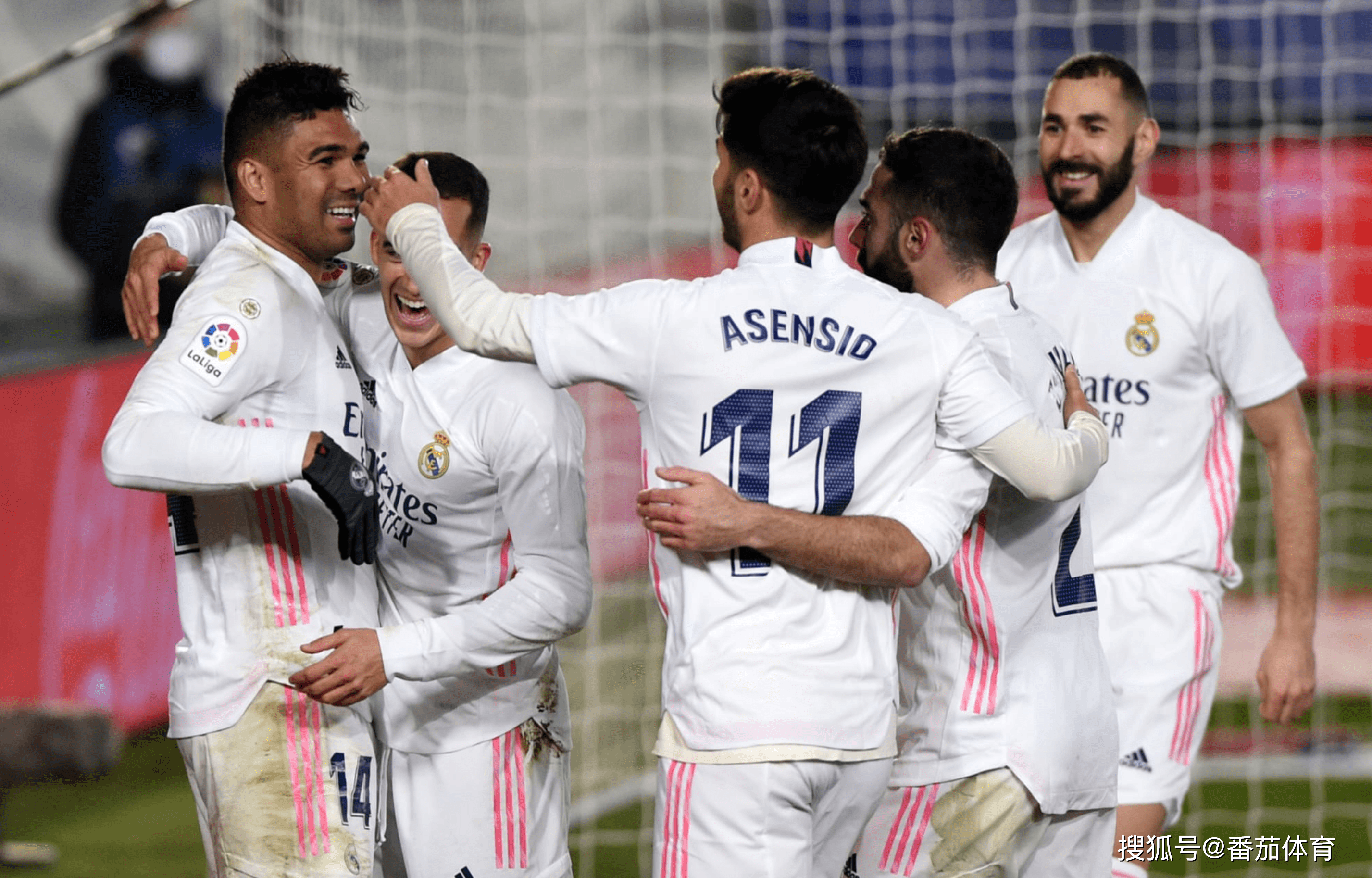 包含格拉纳达豪取四连胜，领跑积分榜的词条