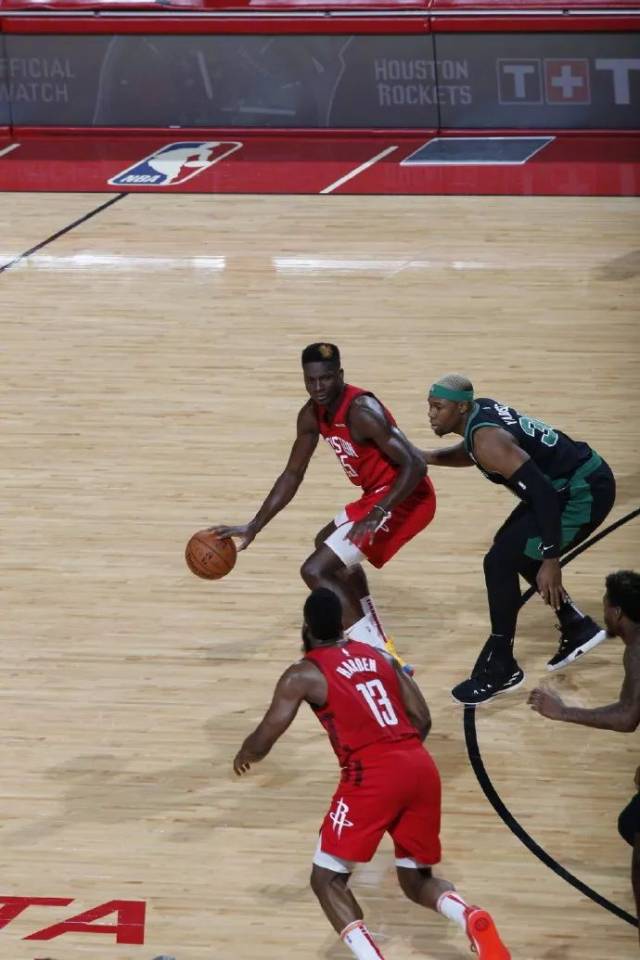 江西篮球赛事频频发生神奇一幕，令人惊叹